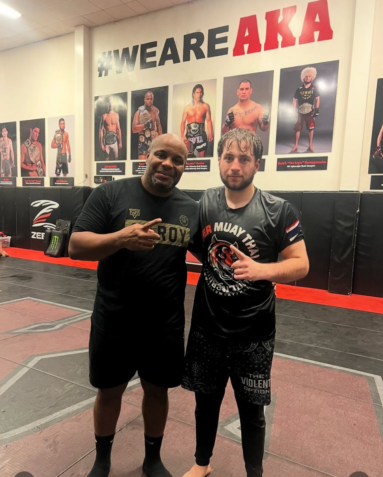 Soydaşımız Kaliforniyada keçirilən MMA döyüşündə qalib gəlib - FOTO